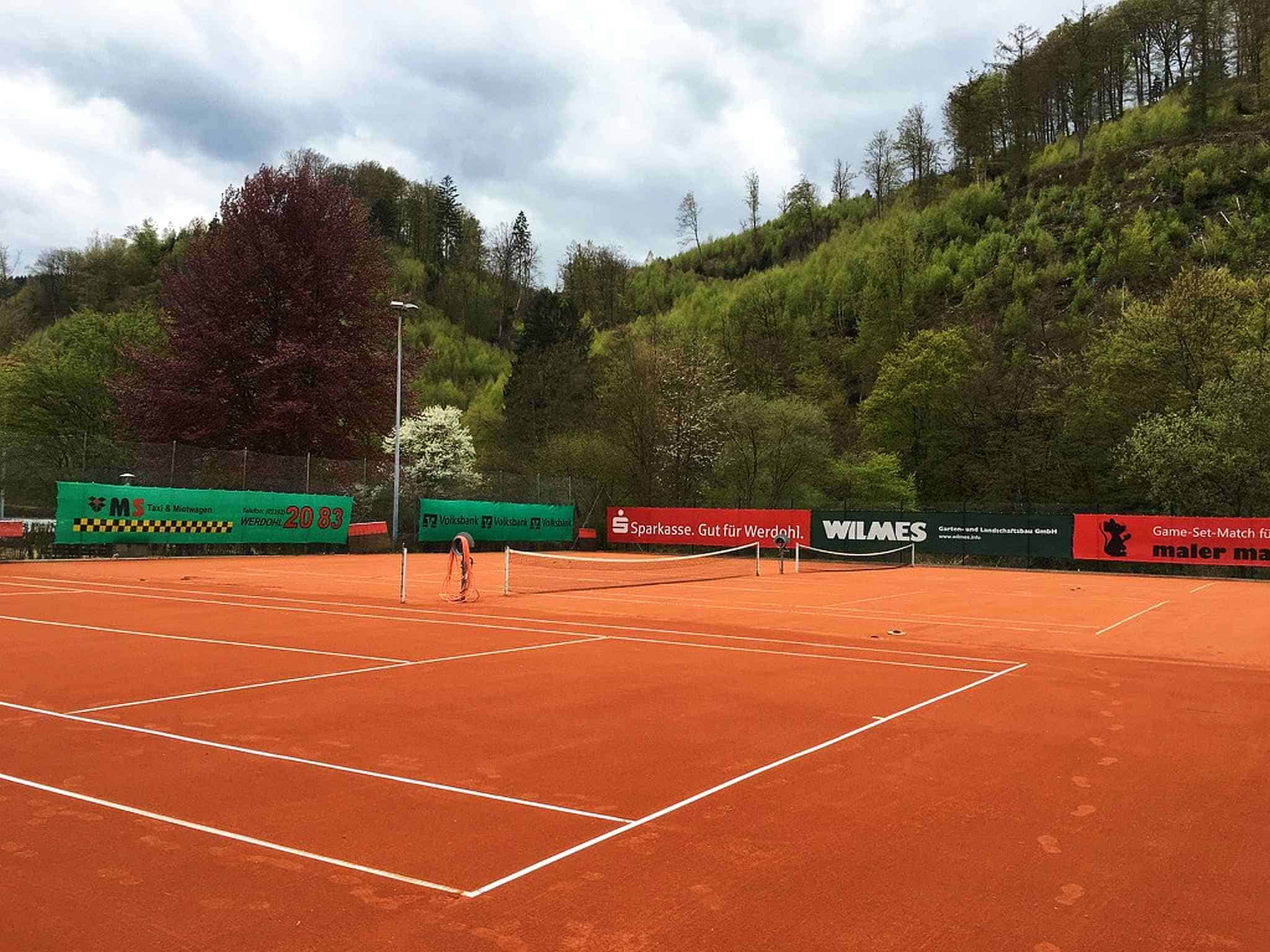 Sanierter Sandplatz / Tennisplatz in NRW – GaLaBau Kießling
